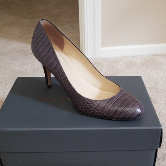 Ann Taylor Gator Print Leather Pumps - Picture 1 of 6